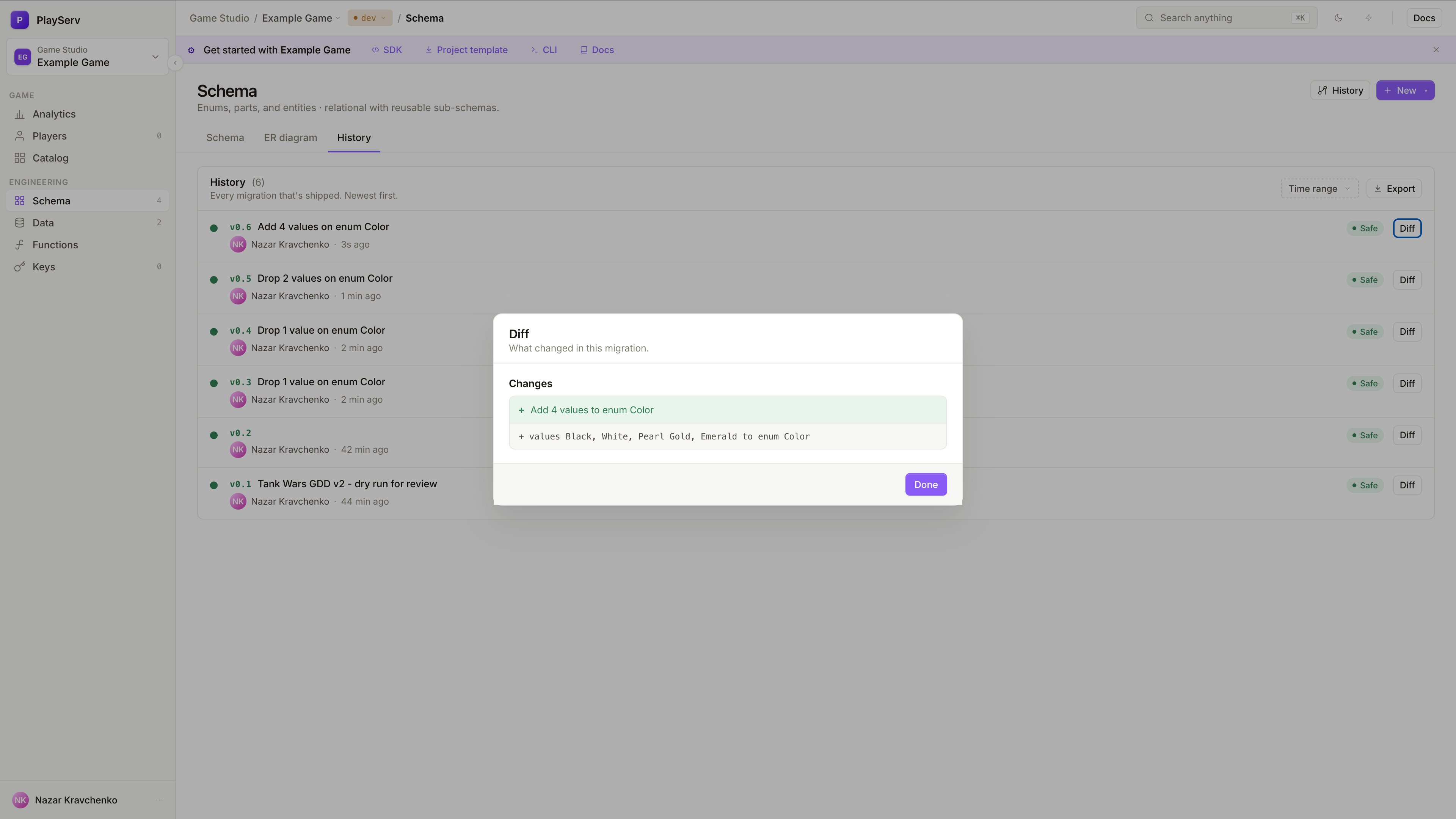 显示已应用 Migration 列表及 Diff 按钮的 Schema History 标签页